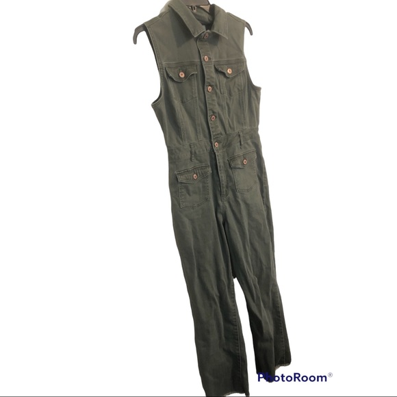 Forever 21 Green Utility Jumpsuit - Picture 2 of 3